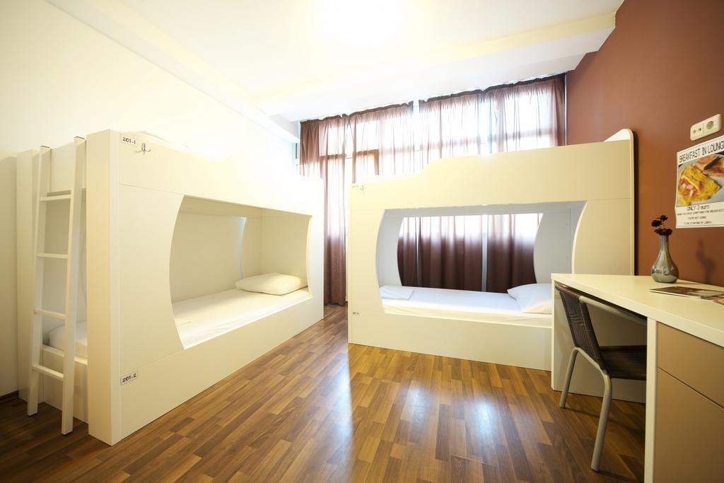 Vierbettzimmer mit eigenem Bad