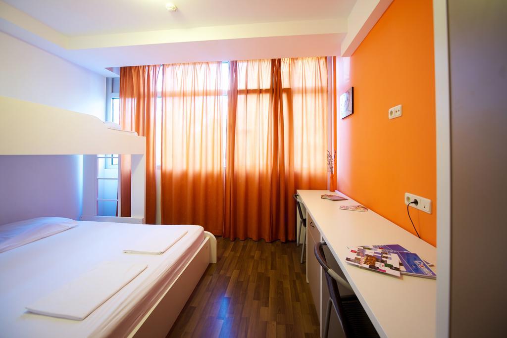 Dreibettzimmer mit eigenem Bad